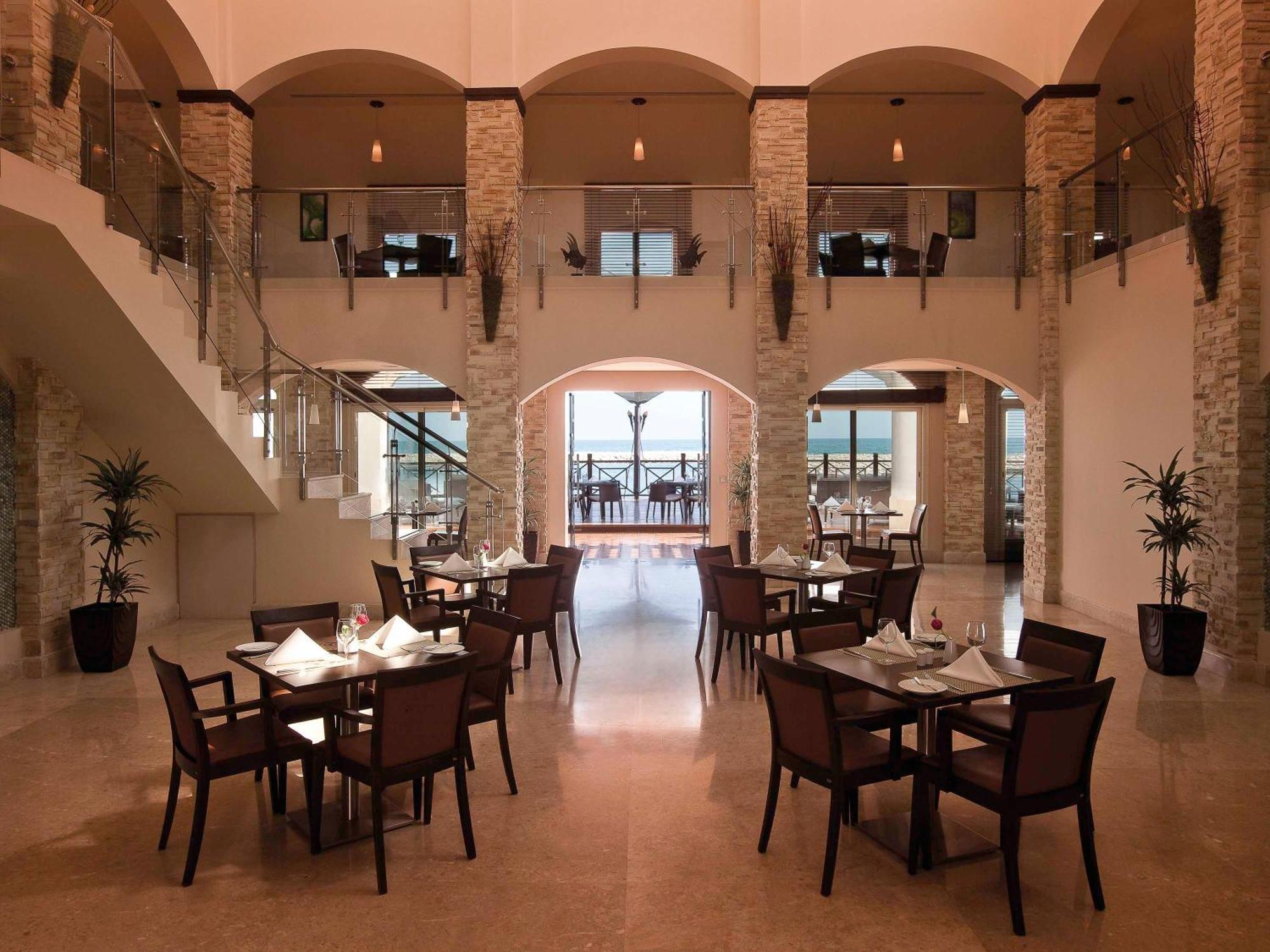 Moevenpick Beach Resort Αλ Κομπάρ Εξωτερικό φωτογραφία