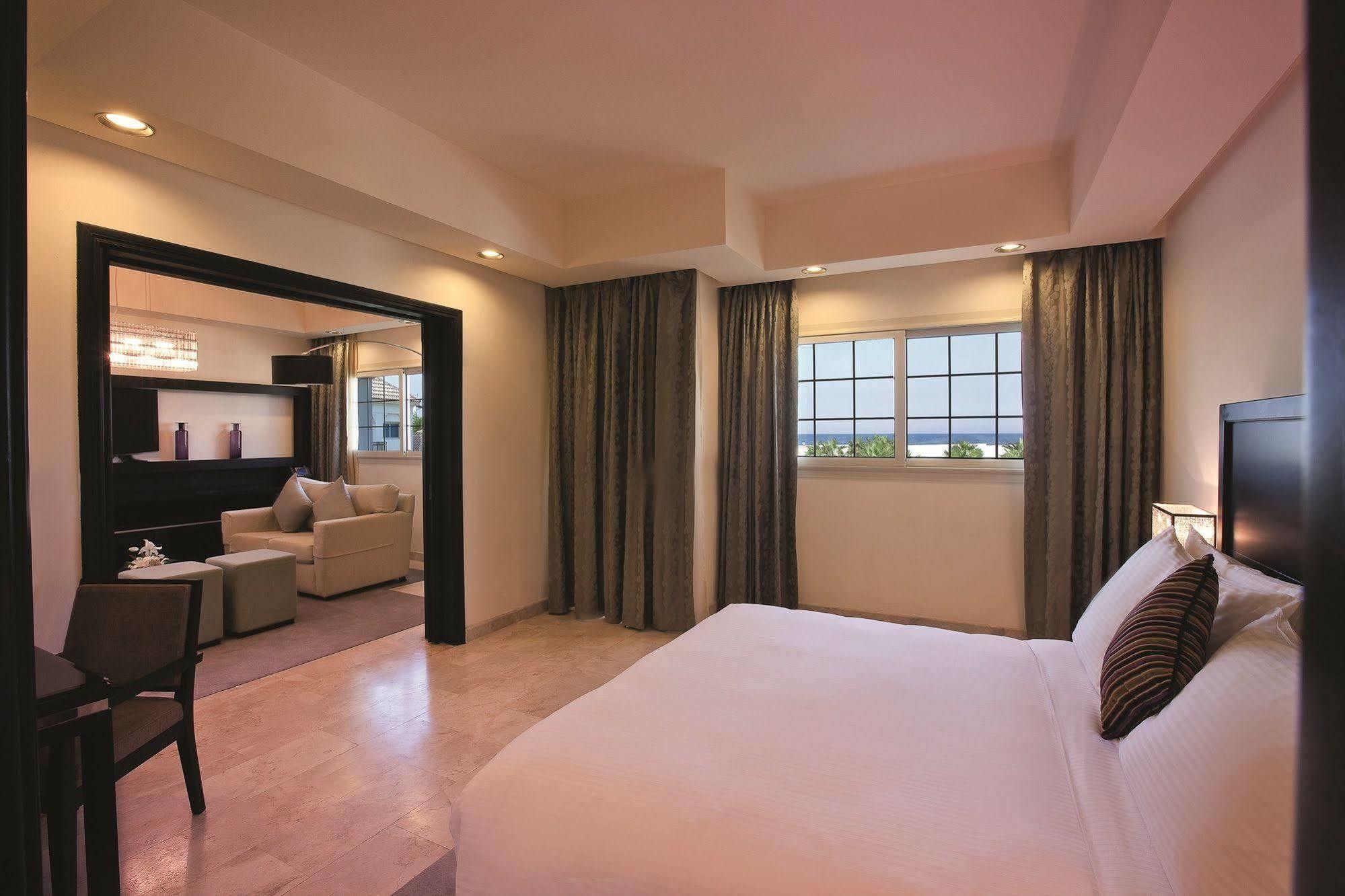 Moevenpick Beach Resort Αλ Κομπάρ Εξωτερικό φωτογραφία